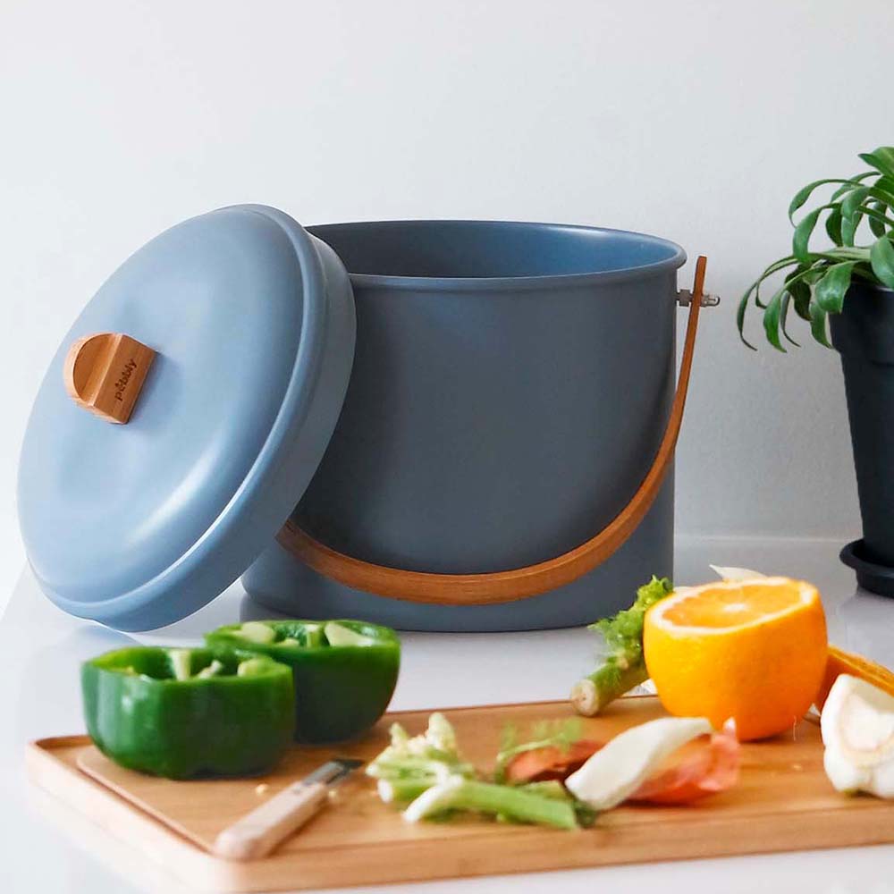 Compost Bin with Charcoal Filter 7Qt.