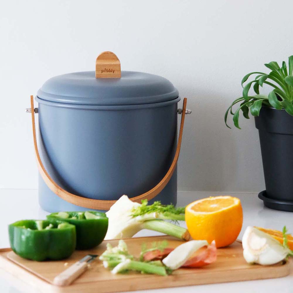Compost Bin with Charcoal Filter 7Qt.